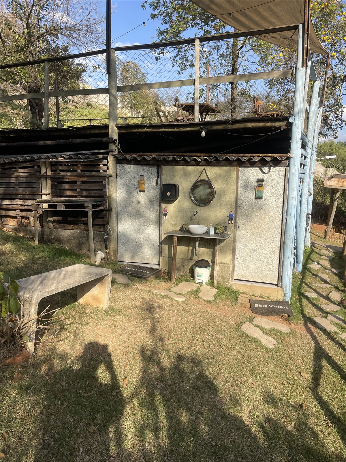 Banheiros e área externa da Cris Bike Pampulha